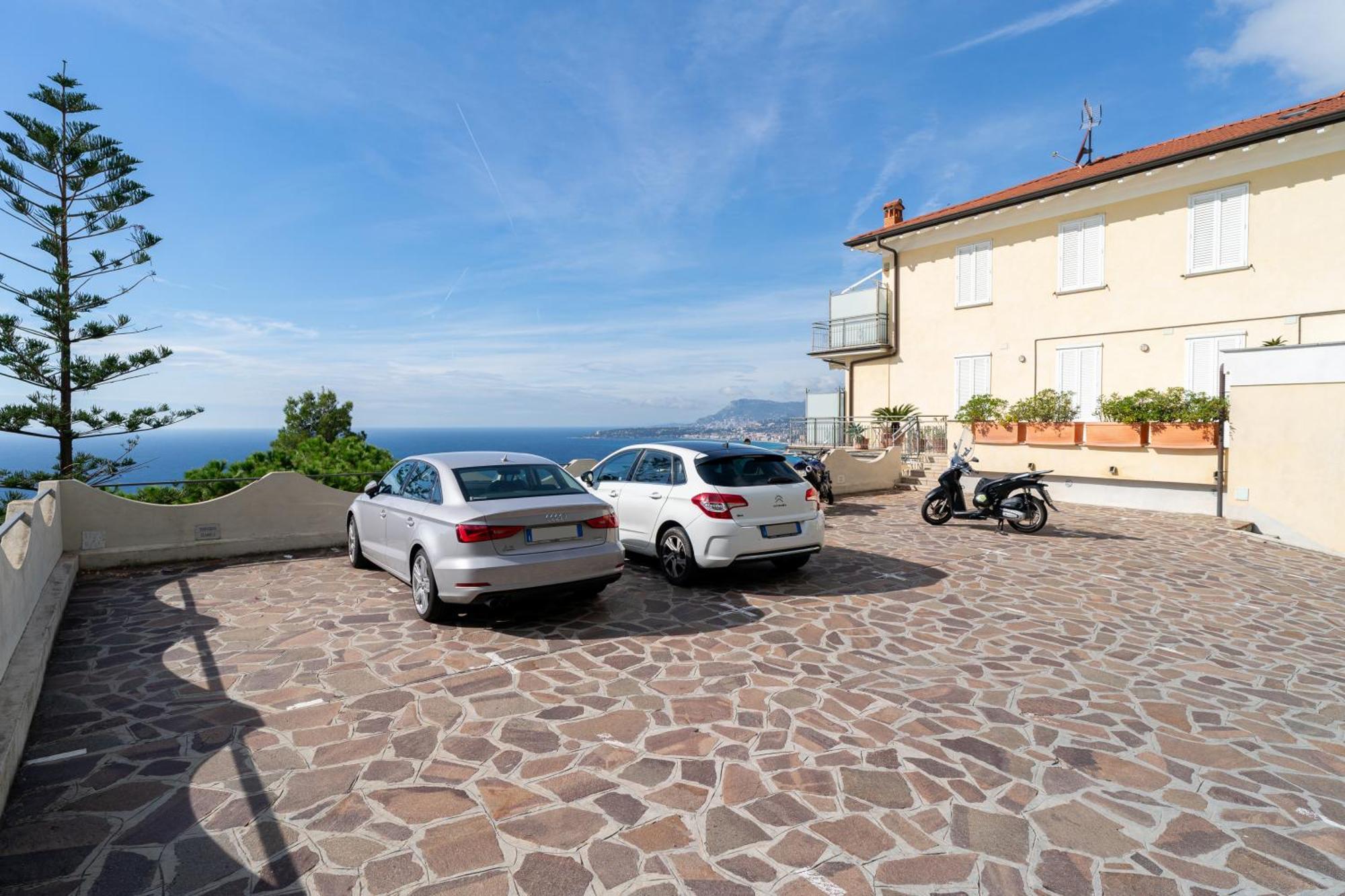 Casa Grimaldi - Terrace & Sea View Apartment Ventimiglia Exterior photo