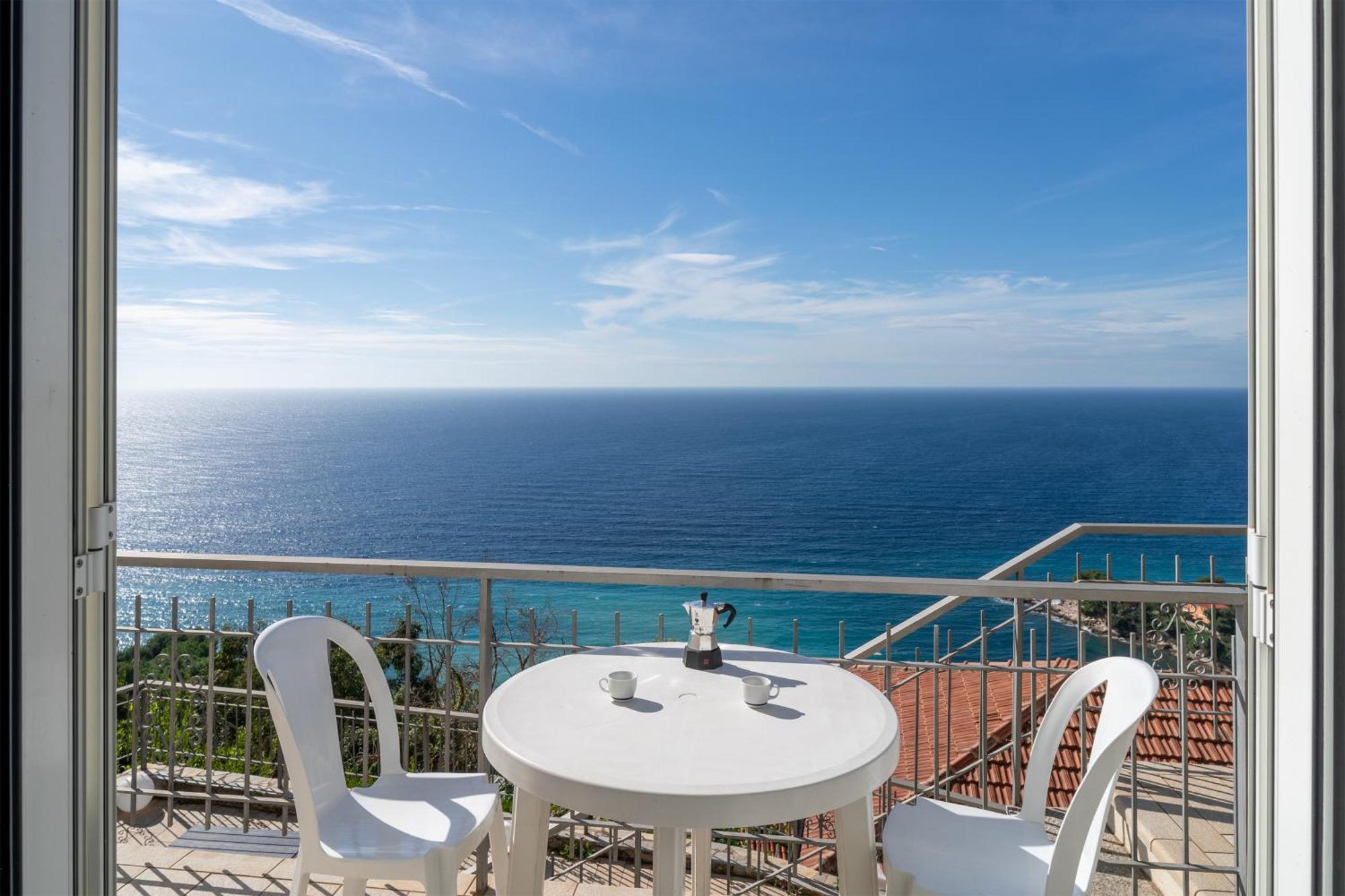 Casa Grimaldi - Terrace & Sea View Apartment Ventimiglia Exterior photo