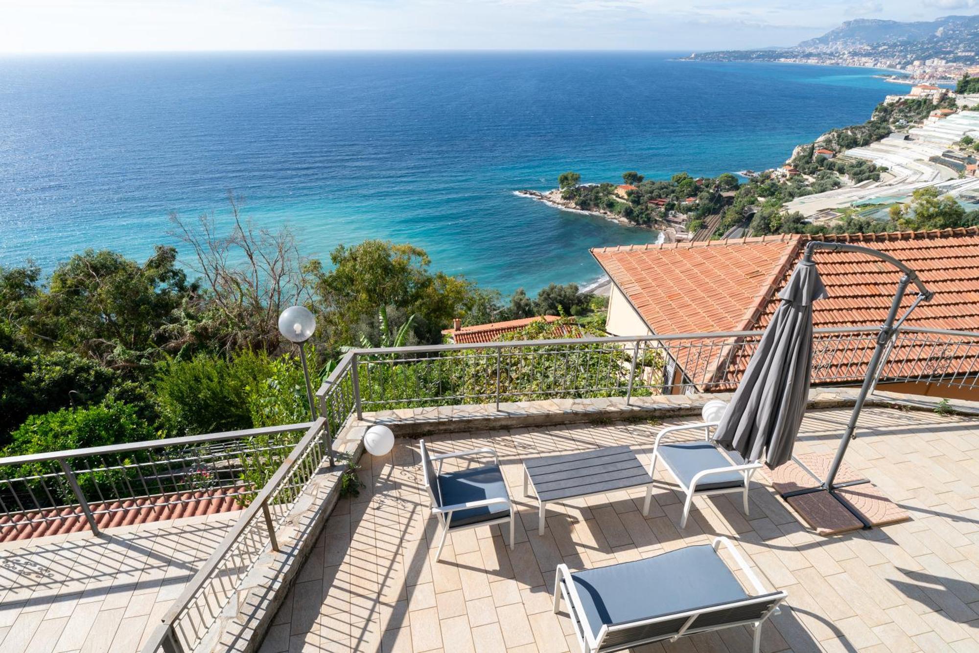 Casa Grimaldi - Terrace & Sea View Apartment Ventimiglia Exterior photo